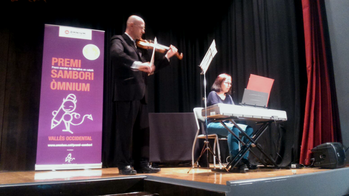 Professors de l'escola municipal de música Pere Burés de Rubí, tocant